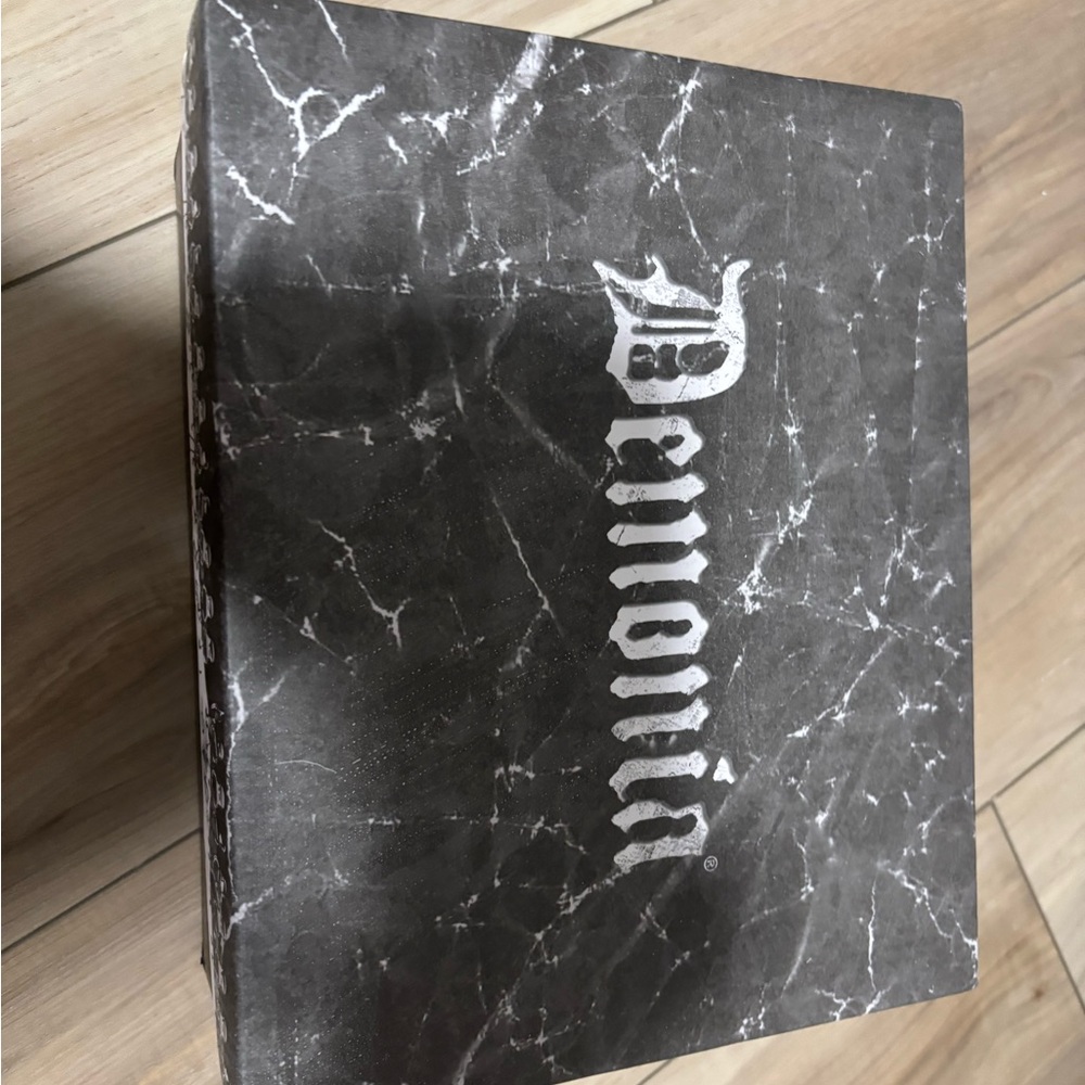 Demonia Black and White Marble Box